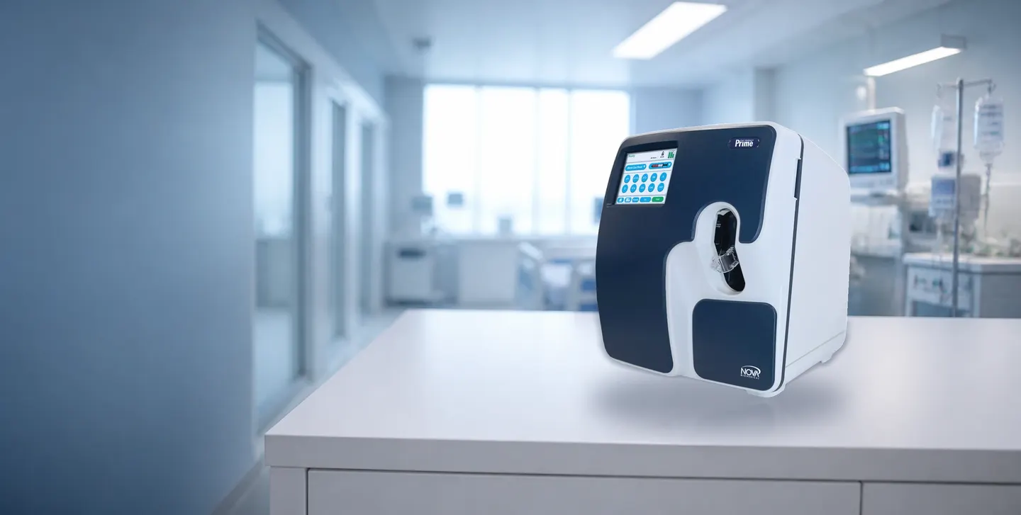 Analisador de gasometria Stat Profile Prime CCS, da Nova Biomedical, sobre a bancada de uma UTI